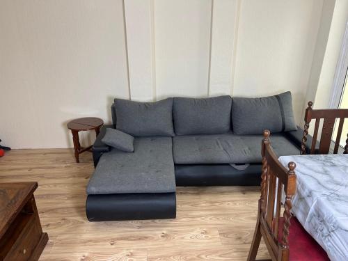 a living room with a blue couch in a room at Great Accommodation in Medway in Gillingham