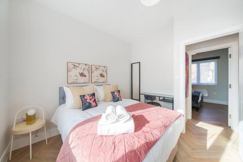 Gallery image of Cosy Tooting Retreat: 2-Bed Gem in London