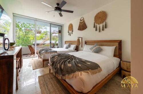 Postel nebo postele na pokoji v ubytování NHOA 207C Lux 1BR Condo Pool View in Aldea Zama