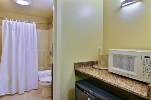 Un baño de Pine Barn Inn