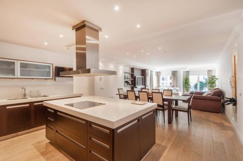 Bright Elegant 3BDR Apartment in Puerto Banus