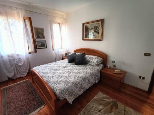 a bedroom with a bed with black pillows on it at A due passi dal centro in Treviso