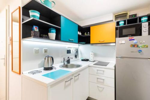 Η κουζίνα ή μικρή κουζίνα στο New Studio Apartment Emmy with free street parking