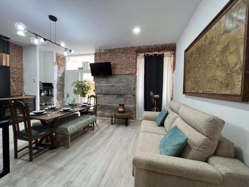 a living room with a couch and a dining room at Redondilla in Madrid