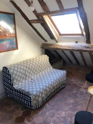 STUDIO sous les toits de PARIS GRANDS BOULEVARDS