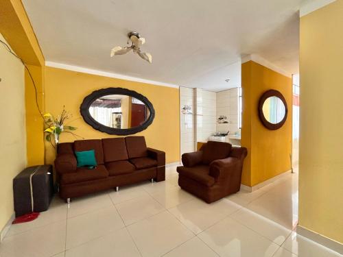 a living room with two couches and a mirror at CASA LARA - Departamento equipado, 2 dormitorios in Lima