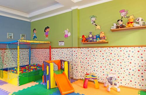 a childs play room with toys on the walls at Hotel Recanto da Serra in Gramado