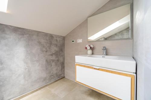 a bathroom with a sink and a mirror at Chata nad Milíkovem in Jablunkov