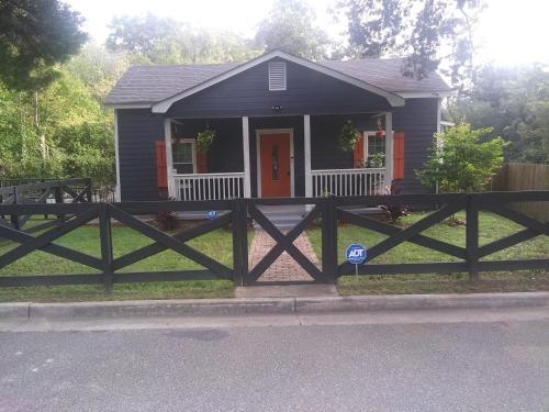 Gallery image of Cottage Ranch Downtown Area in Macon