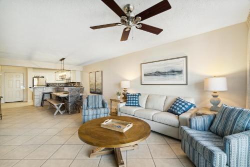 Pelican Beach Resort by Panhandle Getaways photo 44