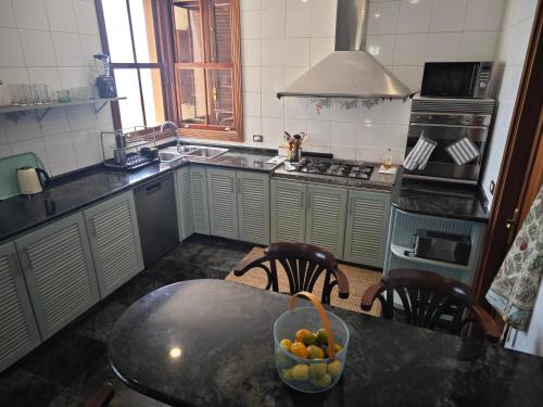 Dapur atau dapur kecil di Villa Gonzalez Sea Views