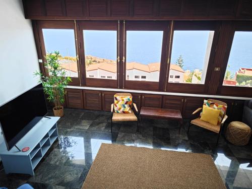 Ruang duduk di Villa Gonzalez Sea Views