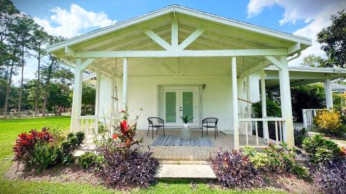 Κήπος έξω από το Luxury Jupiter Farm Getaway Pool, BBQ, Game Shed