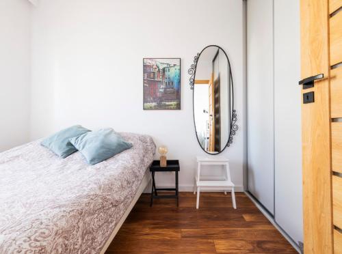 a bedroom with a bed and a mirror at Apartament doris doris in Poznań