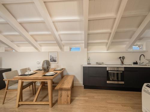 a dining room with a table and a kitchen at La Torre del Kastelli in Chania Town