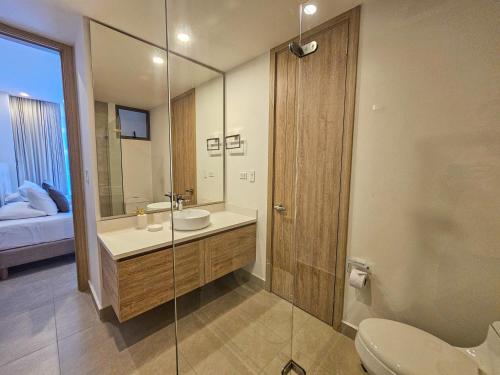 Et badeværelse på Apartamento 2 habitaciones en Condominio frente al mar en Cartagena.