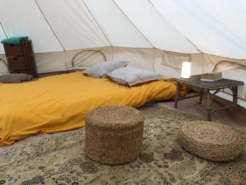 Llit o llits en una habitació de Grande Tente Tipi 4 personnes