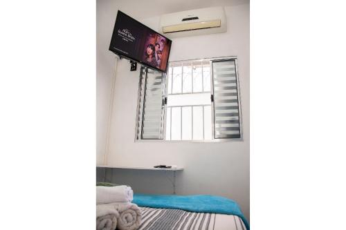 Un ou plusieurs lits dans un hébergement de l'établissement Kit 24h Wi-Fi Netflix Ar condicionado