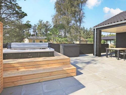 Μπαλκόνι ή βεράντα στο 10 person holiday home in Blåvand