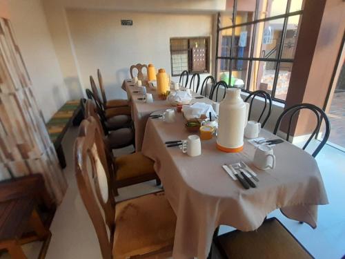 a dining room with tables and chairs in a restaurant at HOSTAL EDEN in Torotoro