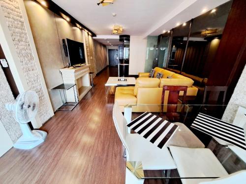 Kuchyň nebo kuchyňský kout v ubytování 7C-2 Bedrooms3baths In Downtown Bangkok Near MrtBtsBoat Station