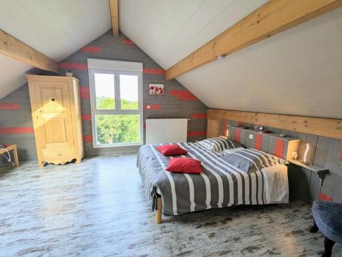 Ένα ή περισσότερα κρεβάτια σε δωμάτιο στο Gîte spacieux avec confort total, Hautes-Vosges - FR-1-589-220