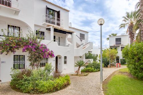 Seaside Retreat with Pool, AC, and Fast Wi-Fi