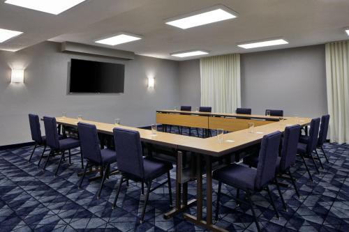 a large conference room with a long table and chairs at Courtyard by Marriott Memphis Airport in Memphis