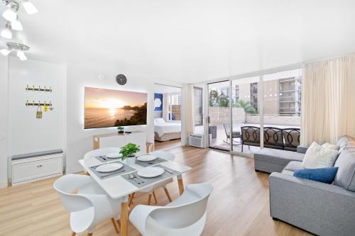 a living room with a white table and a couch at UNIQUE CONDO I Massive Patio I Modern 1BR Banyan I Washer Dryer I Free parking I 5' Beach in Honolulu