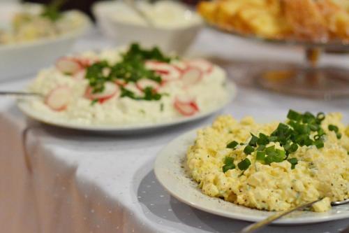 Comida en o cerca de este apartahotel