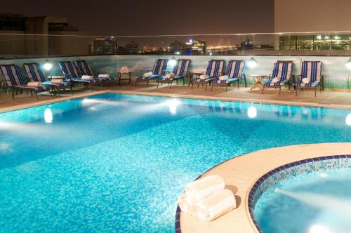 Swimmingpoolen hos eller tæt på Montreal Barsha Hotel