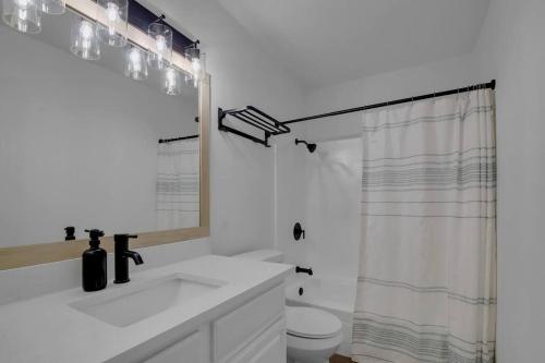 Koupelna v ubytování Condo near downtown Austin!