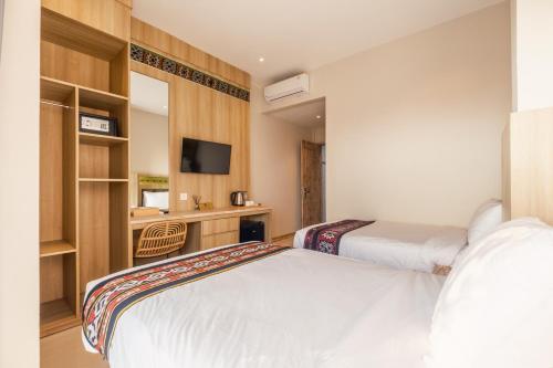 Letto o letti in una camera di DEJAVU 2.0 HOTEL BAJO KOMODO