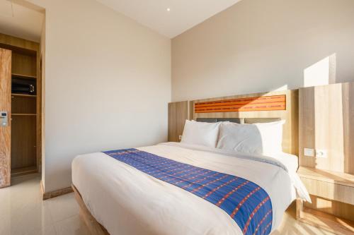 Letto o letti in una camera di DEJAVU 2.0 HOTEL BAJO KOMODO