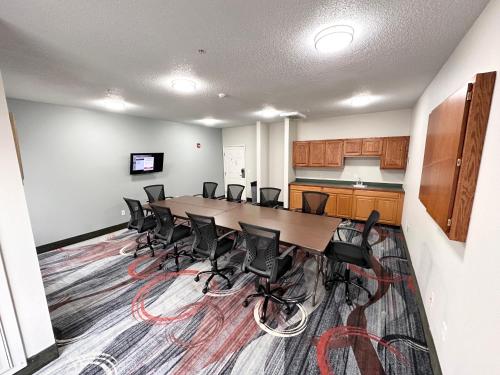 a conference room with a long table and chairs at MainStay Suites Madison Airport in Madison
