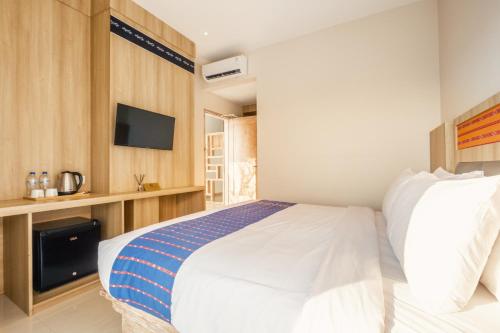 Letto o letti in una camera di DEJAVU 2.0 HOTEL BAJO KOMODO