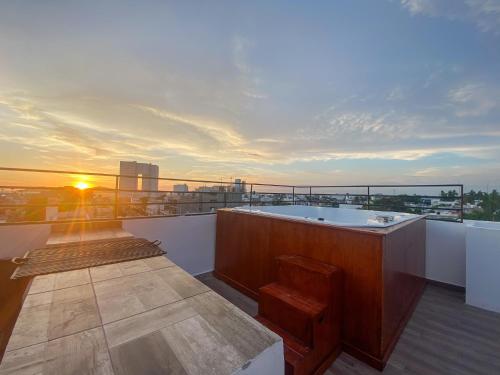 a balcony with a bath tub on top of a building at Depto nuevo “Tortuga”,Céntrico a 4 cuadras malecón in Mazatlán