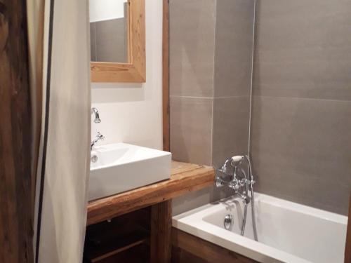 a bathroom with a sink and a bath tub at Appartement Morillon Village, 4 pièces, 7 personnes - FR-1-412-89 in Morillon