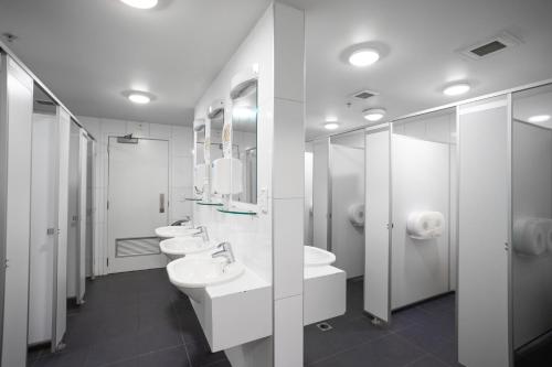 Ένα μπάνιο στο The Brownston Hostel
