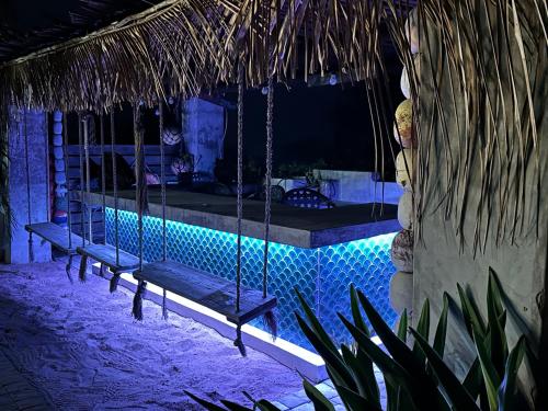 Bazén v ubytování COCOTREE beach house nebo v jeho okolí
