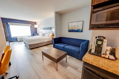 Ένα ή περισσότερα κρεβάτια σε δωμάτιο στο Holiday Inn Express Hotel & Suites Ohio State University- OSU Medical Center by IHG