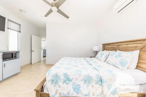 a bedroom with a bed and a ceiling fan at NEW Tropical Waterfront Cooper Jack Bay Villas in Five Cays Settlement