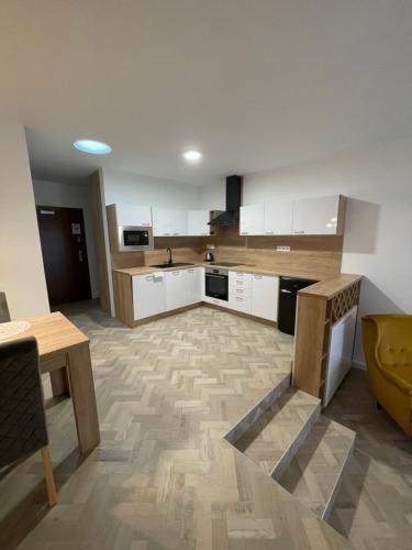 Una cocina o zona de cocina en Apartmány Lucia