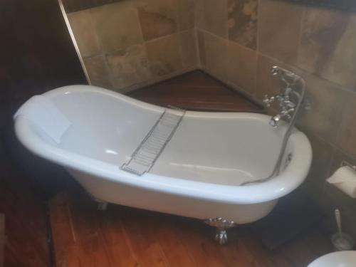 Ένα μπάνιο στο Tom's Place Guest House
