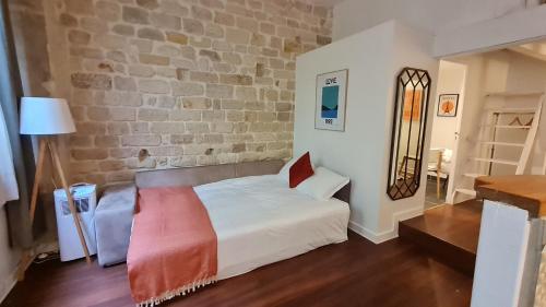 Charming Garden Apartment in Le Marais