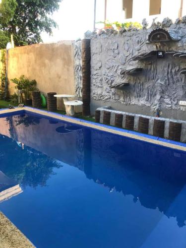 Kolam renang di atau dekat dengan Pamarayeg Room
