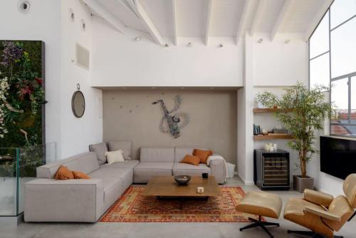 Stunning 4BR Duplex Penthouse by HolyGuest