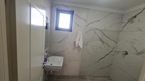 Ένα μπάνιο στο Hotel Darda