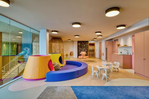 Posezení v ubytování Falkensteiner Family Hotel Montafon - The Leading Hotels of the World