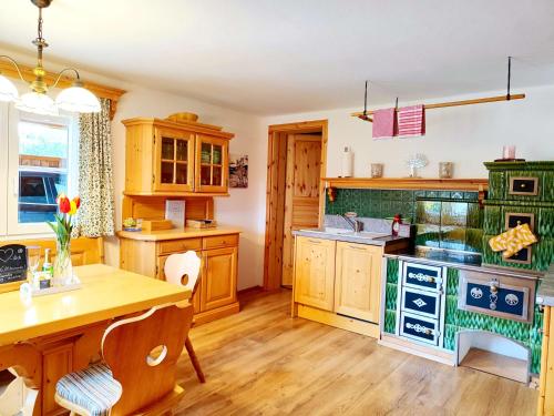 a kitchen with wooden cabinets and a wooden table at Ferienwohnung Grundlsee, Willkommen in MaMi's Ferienwohnung in Grundlsee